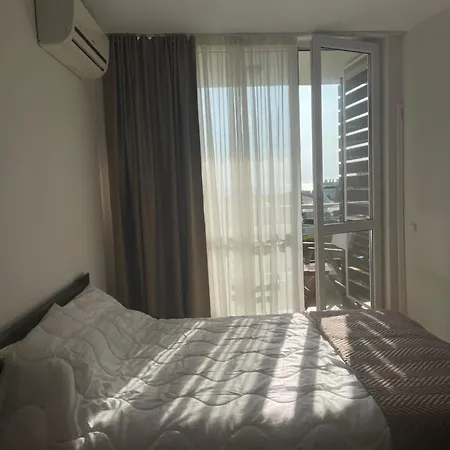 Sunny Island Studio Apartment *